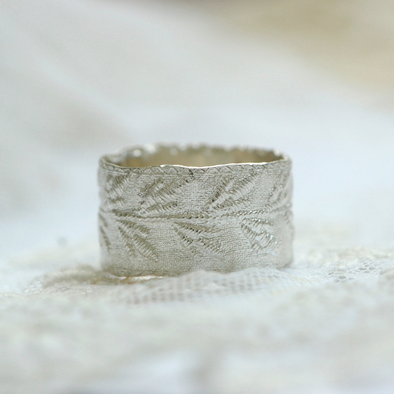 Zilveren ring, geinspireerd op kant, handgemaakt voor het Rijksmuseum, Hester Zagt