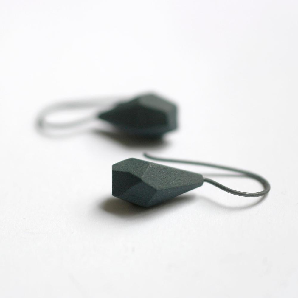 porseleinen oorbellen zwart - Hester Zagt