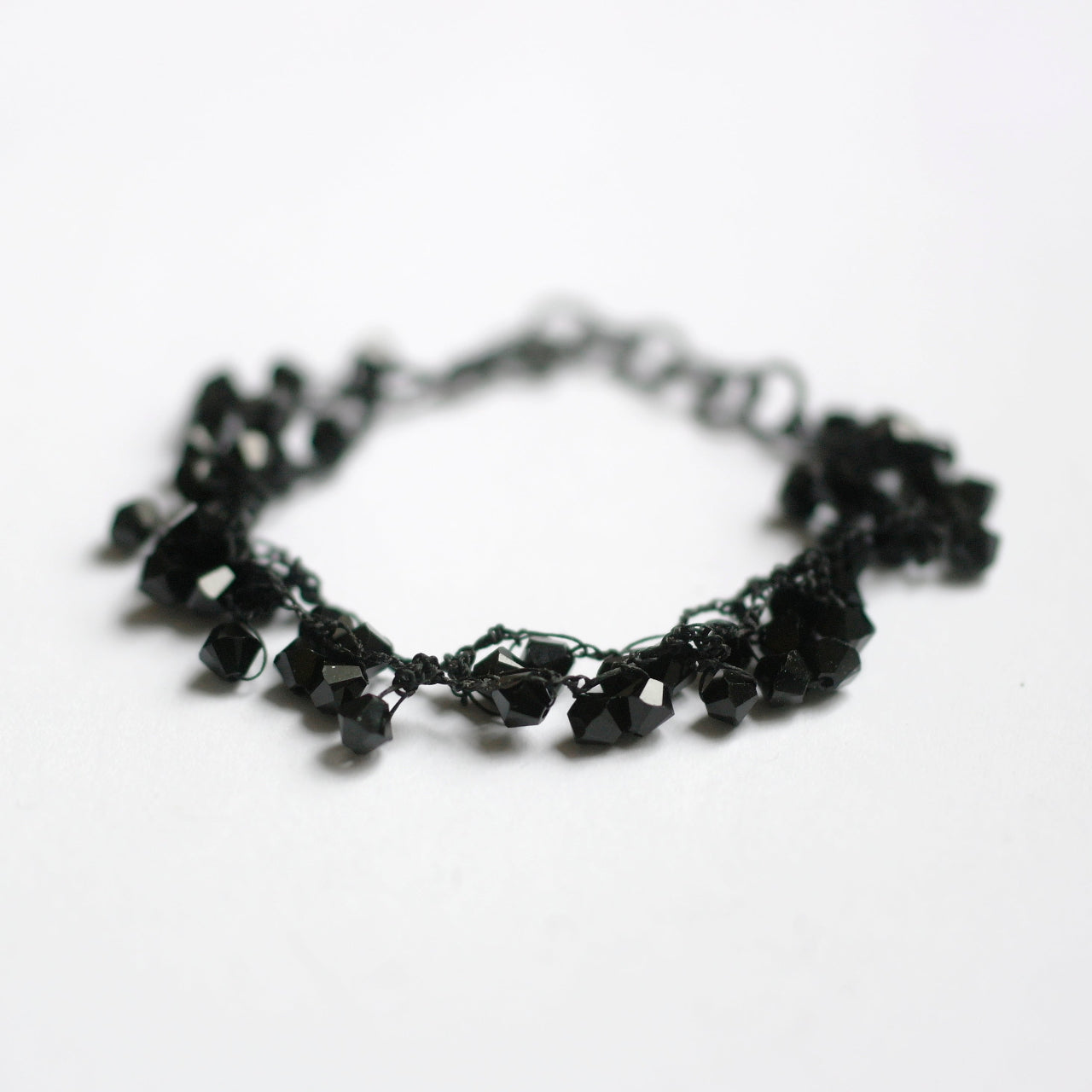 swarovski armband zwart gehaakt zilver - Hester Zagt