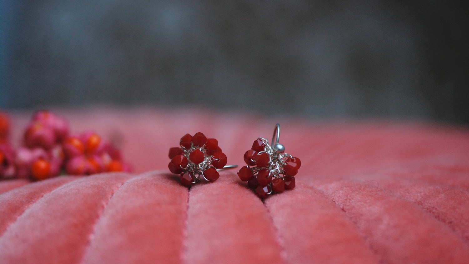 swarovski oorbellen rood met zilver - Hester Zagt