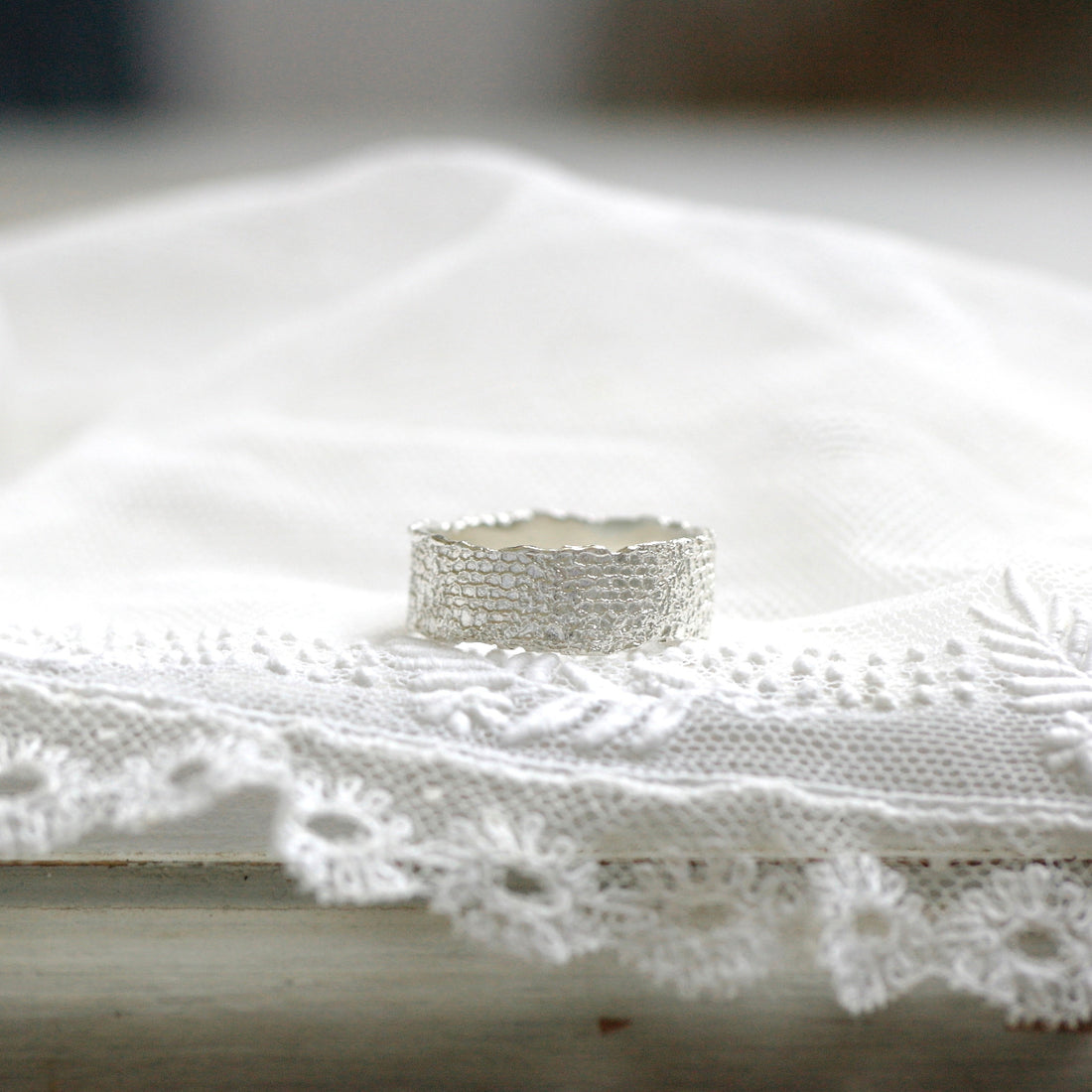 aanschuifring van kant in zilver-Hester Zagt