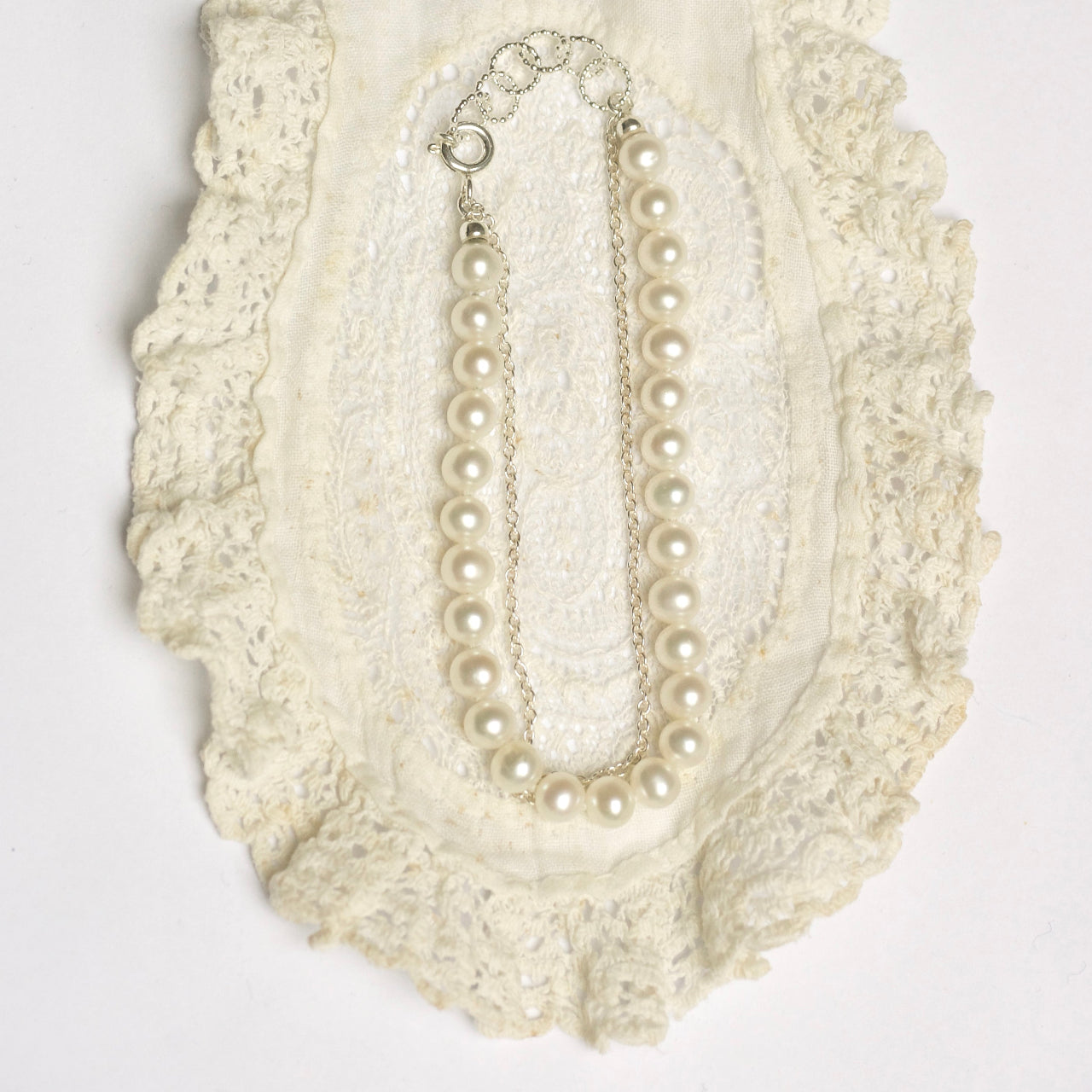 Zilveren armband met witte parels - Hester Zagt