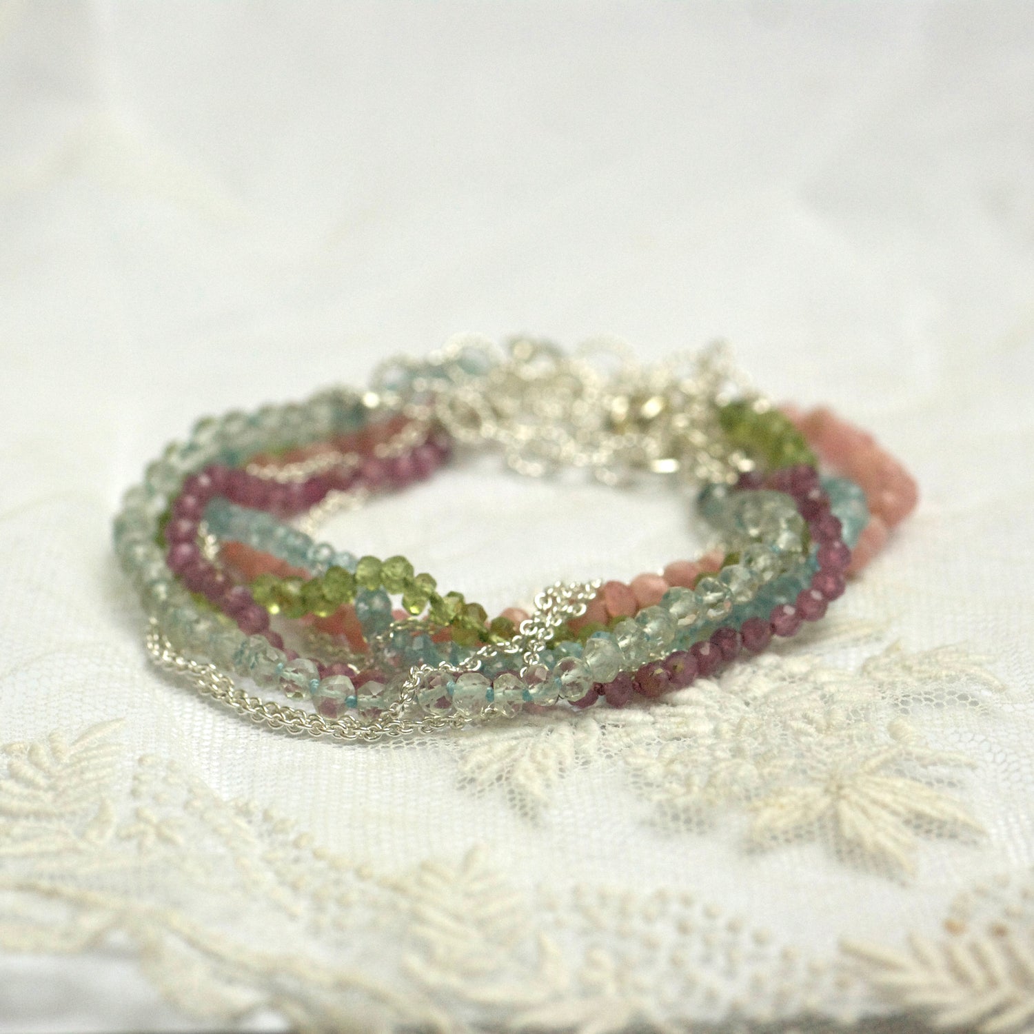 Armbanden in zilver en edelstenen, handgemaakt-Hester Zagt