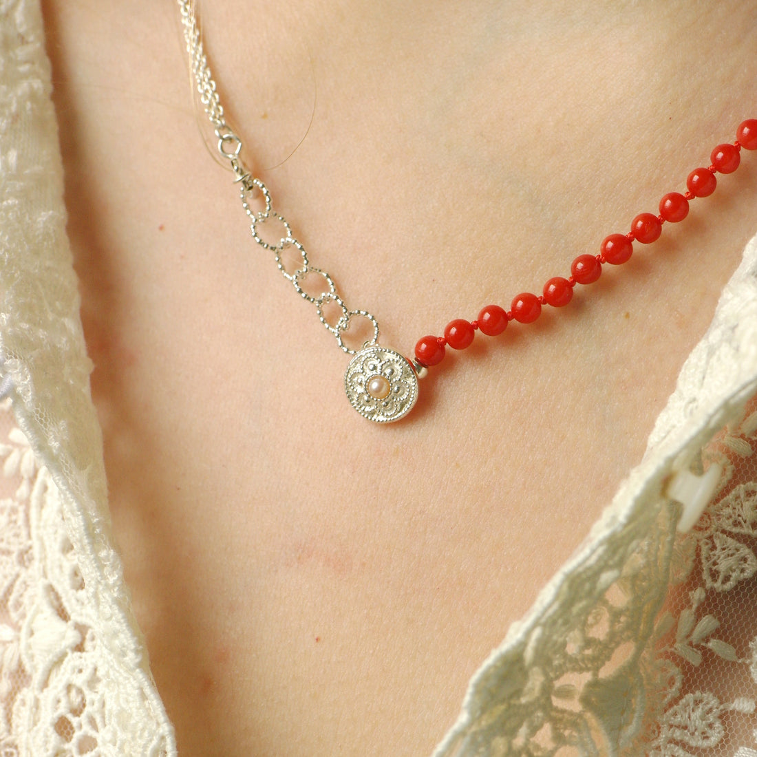 ketting bloedkoraal in zilver met knoopje - Hester Zagt