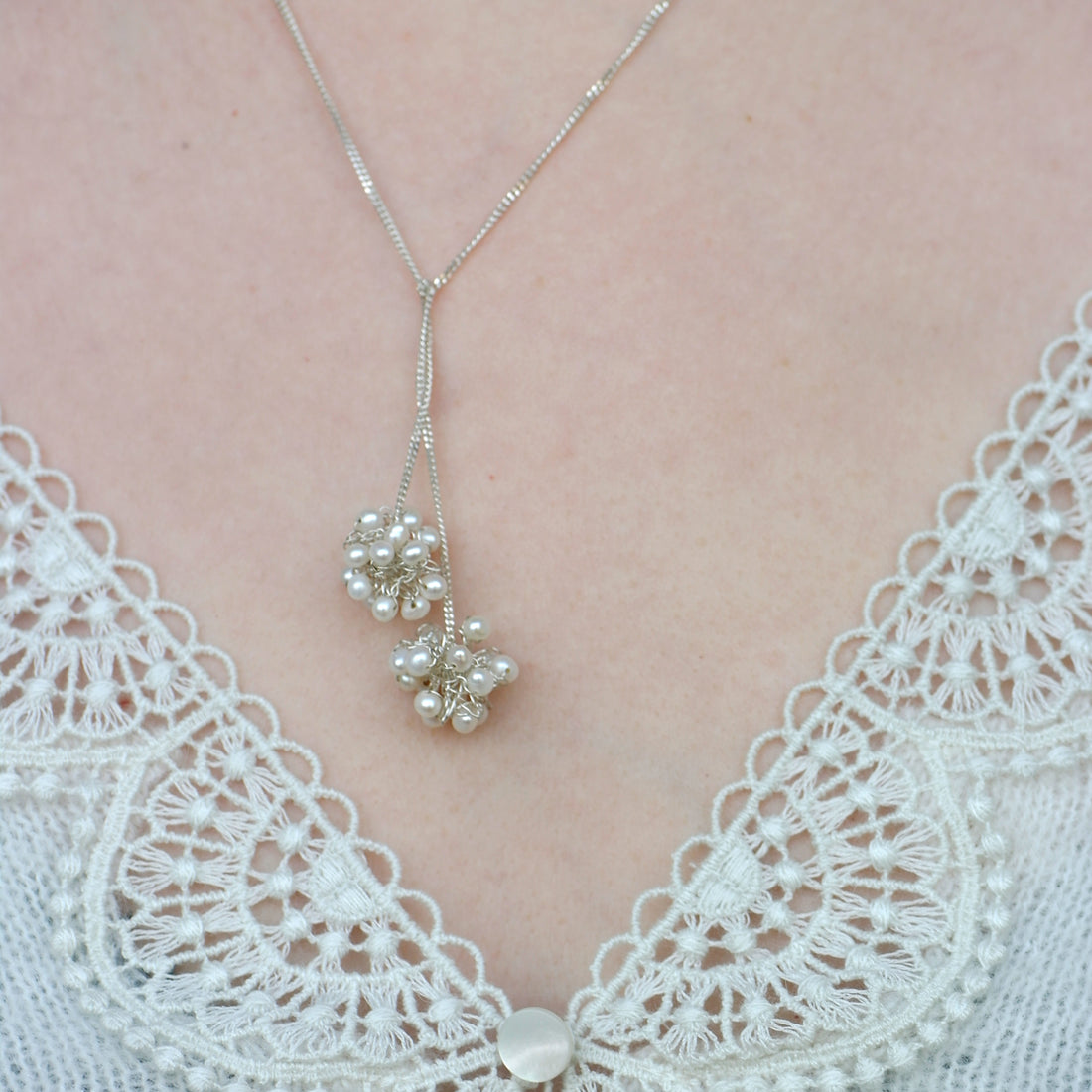 ketting witte pareltjes 2 bolletjes