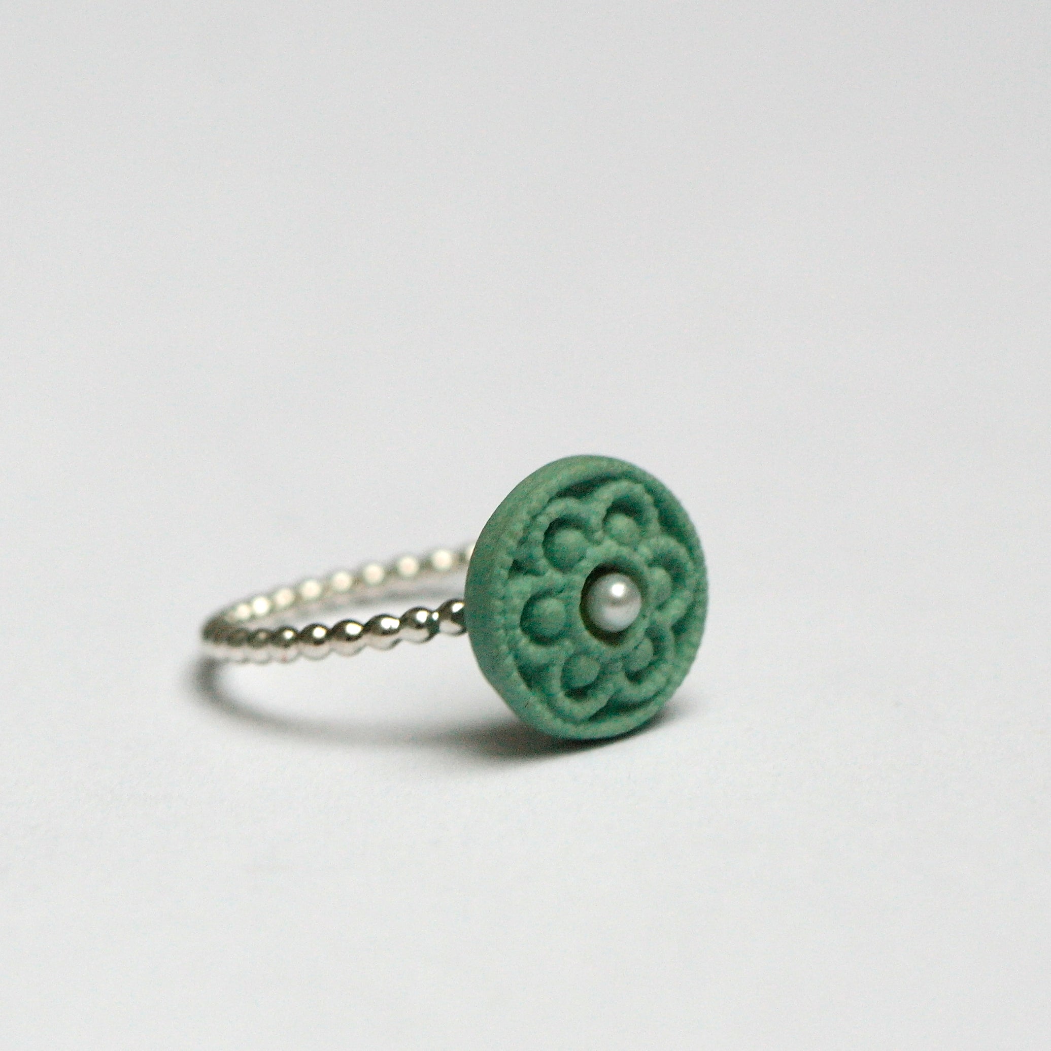 Dutch button ring